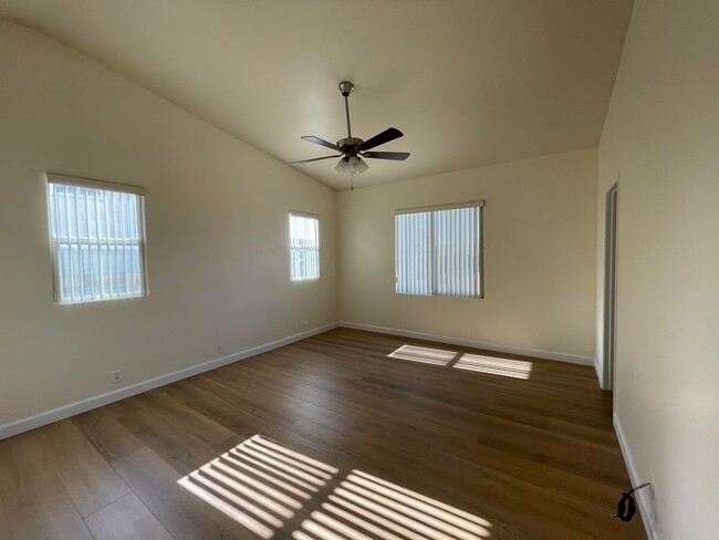 Building Photo - Apple Valley Home in The Vineyards- 3 Bedr...