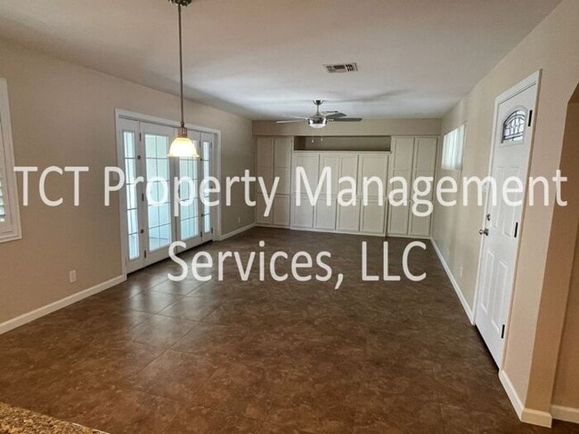 Building Photo - Beautifully Landscaped 3 Bedroom Home in T...