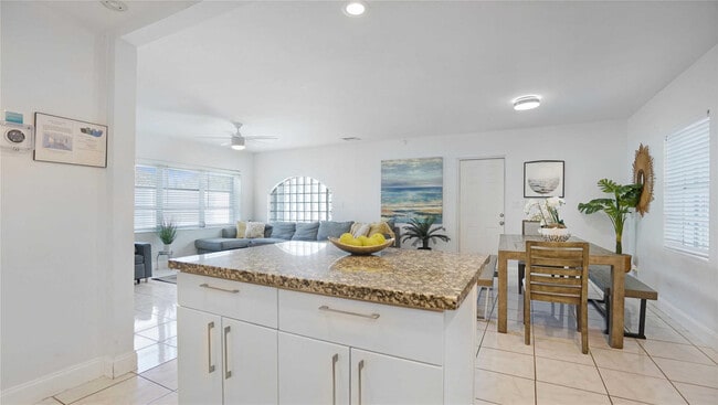 Building Photo - 2716 N Ocean Blvd