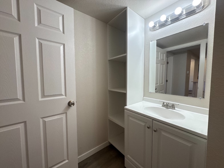 Building Photo - 2929 W Floyd Ave