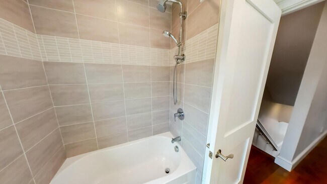 Building Photo - 39 Juniper St