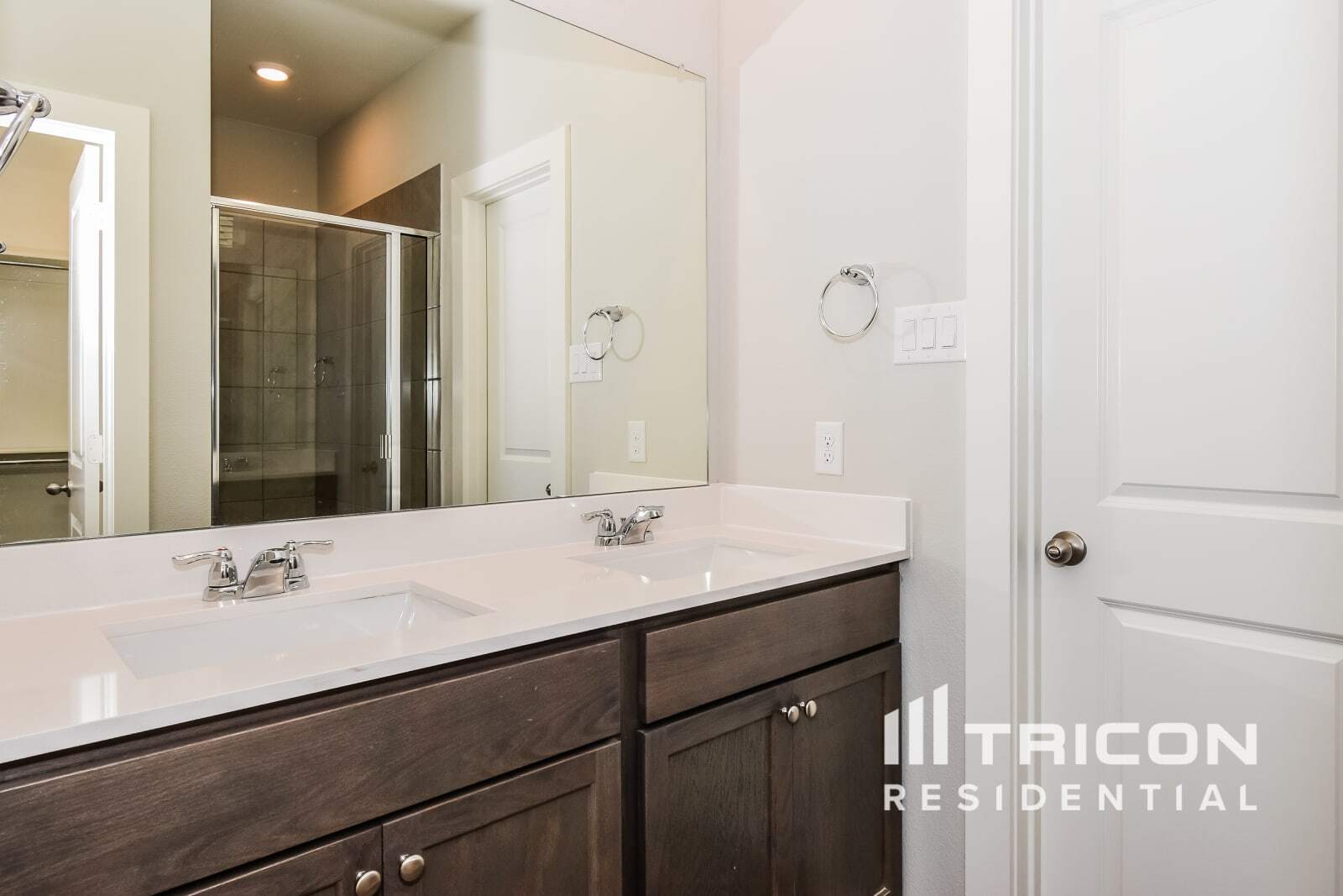 Building Photo - 2589 Dulaney Dr