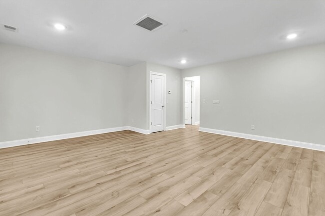 Building Photo - Gorgeous 3-Story Townhome in Park Circle | 3BR + Flex Space + Garage