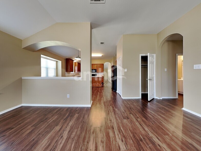 Building Photo - 265 Firwood N