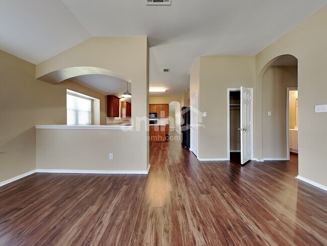 Building Photo - 265 Firwood N