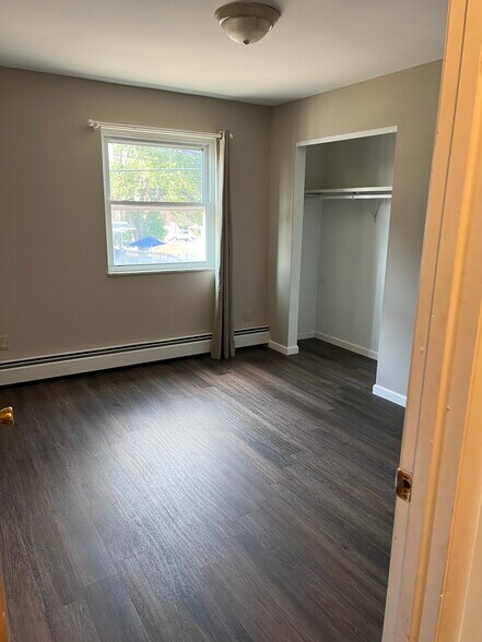 Building Photo - 37 Kenbrook Dr