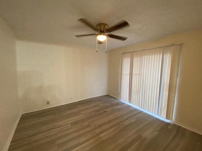 Building Photo - 4821 Gaston Ave