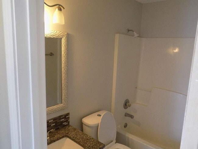 Building Photo - 129 Oak Terrace Dr