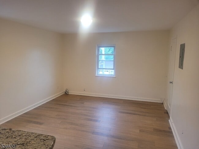 Building Photo - 136 Belmohr St