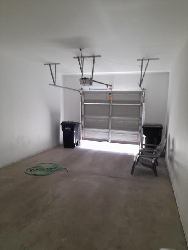 Building Photo - 5812 Acorn Ln