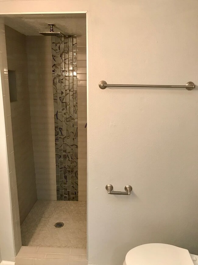 Building Photo - Complete Remodel In Highly Desirable NE He...