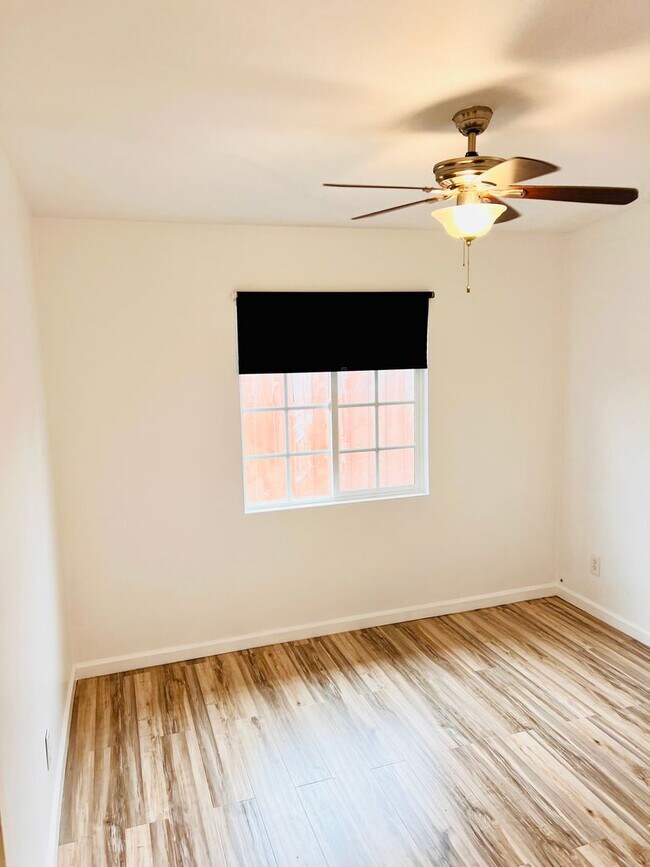 Building Photo - Mid Century Bungalow in prime Clairemont location!