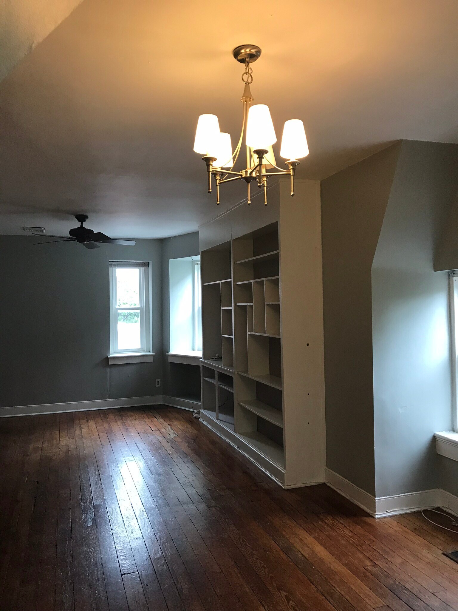 Den 2 - 1300 Grove Ave