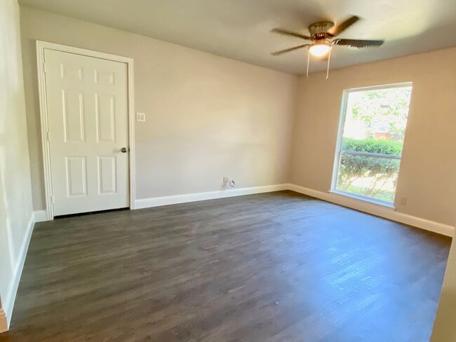 Building Photo - North Central New Remodel Quiet Neighborhood