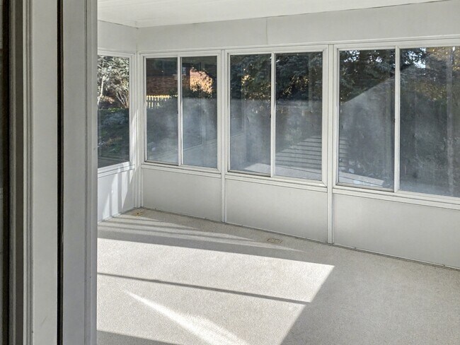 Building Photo - 783 Holly Creek Dr