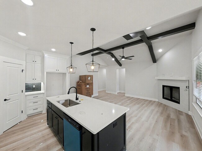 Building Photo - Beautiful New Build with Style