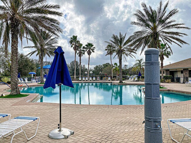 Building Photo - 3BD/2BA/3 Car Garage in Stoneybrook