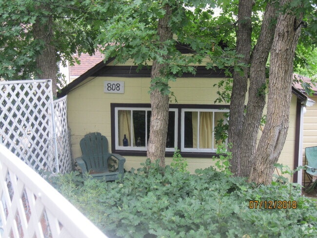 Building Photo - 808 Midland Ave
