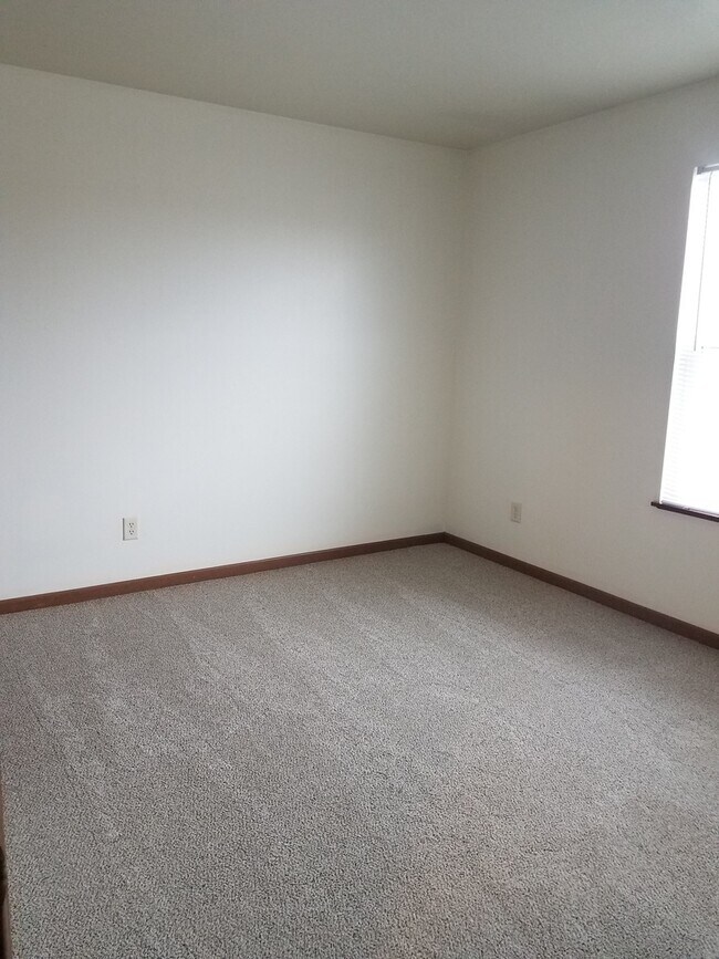 Building Photo - 221-D