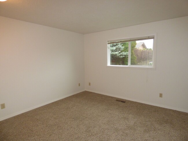 Building Photo - 3 bed Home in Keizer!