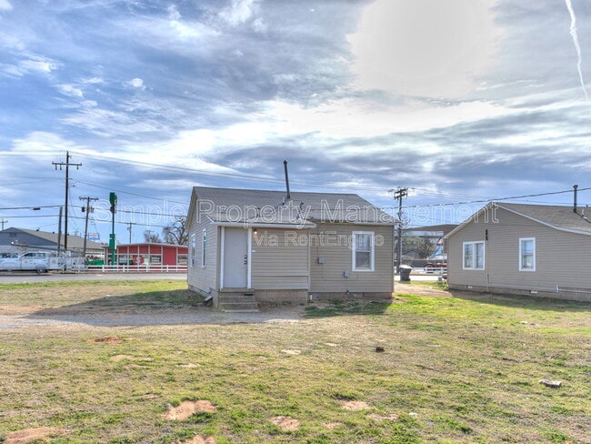 Building Photo - 4011 N Rockwell Ave