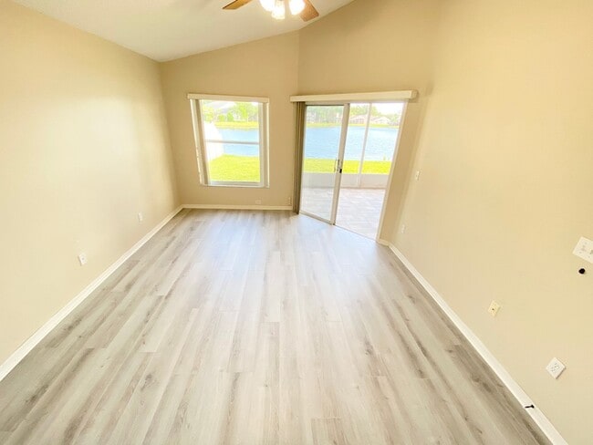 Building Photo - Beautiful Home with Water View in Waterfor...