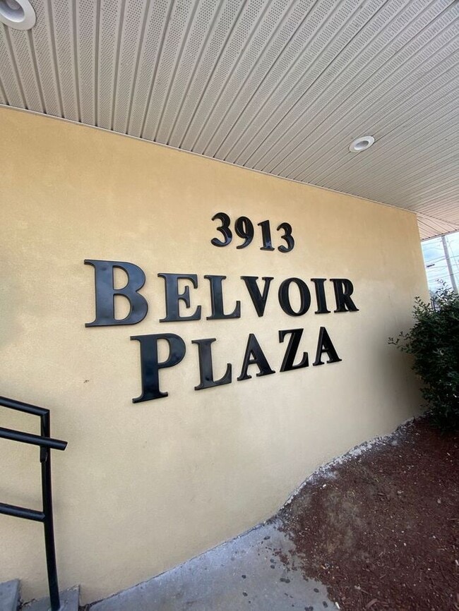 Building Photo - Great Commercial Space for Lease on Braine...