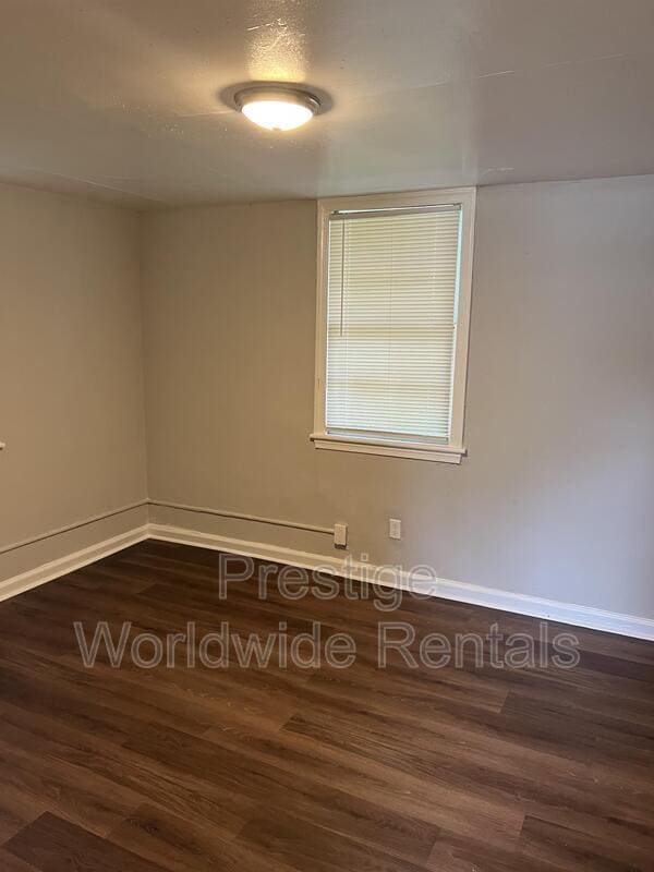 Building Photo - 483 Harold St