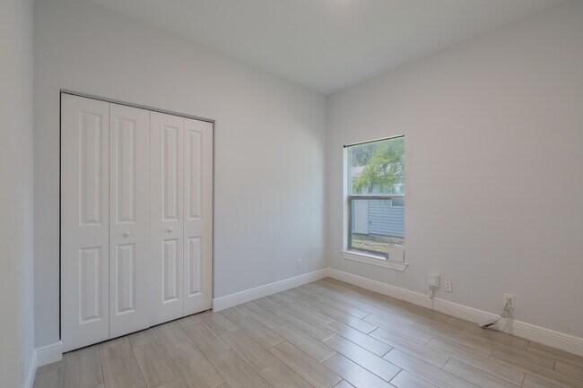Building Photo - 2240 84th Ct