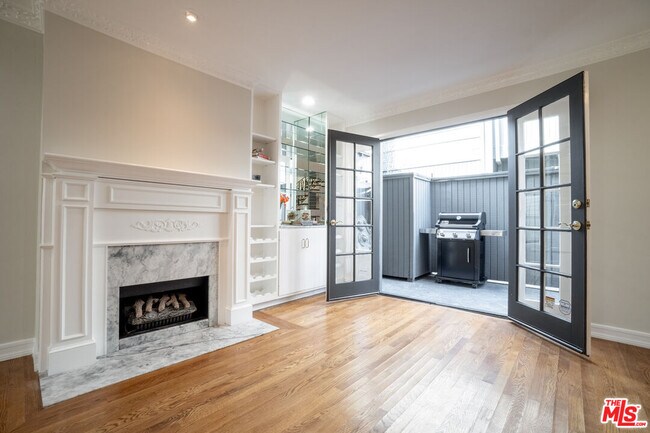 Building Photo - 880 Hilldale Ave