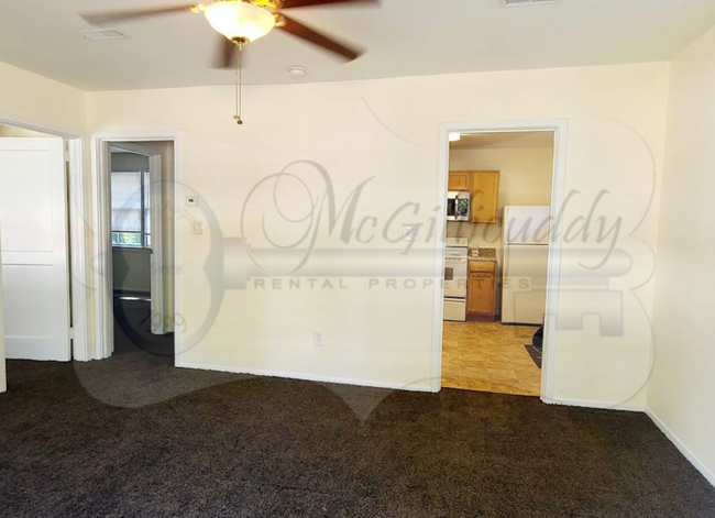 Building Photo - 1240 Holden Dr