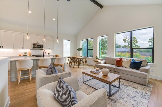 Building Photo - 6121 Pacific Frst Dr