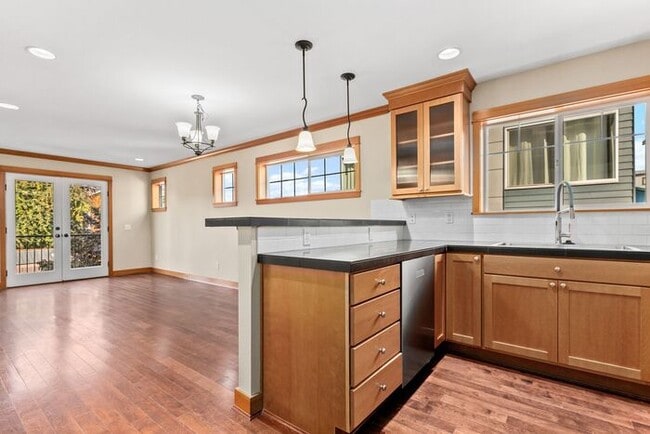 Building Photo - BEAUTIFUL Urban Townhome in Coveted West S...