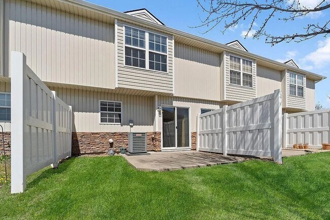 Building Photo - COMING SOON: Spacious 2-Bedroom Townhome w...