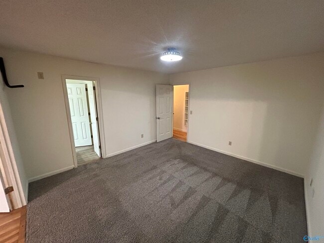 Building Photo - 137 Oakcrest Rd