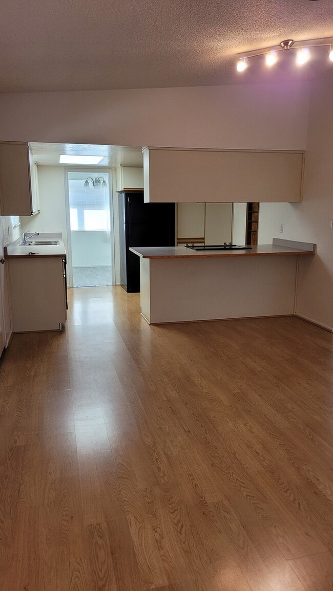 Building Photo - Freshly painted 3/2 house for rent near Cactus and SR51-MM