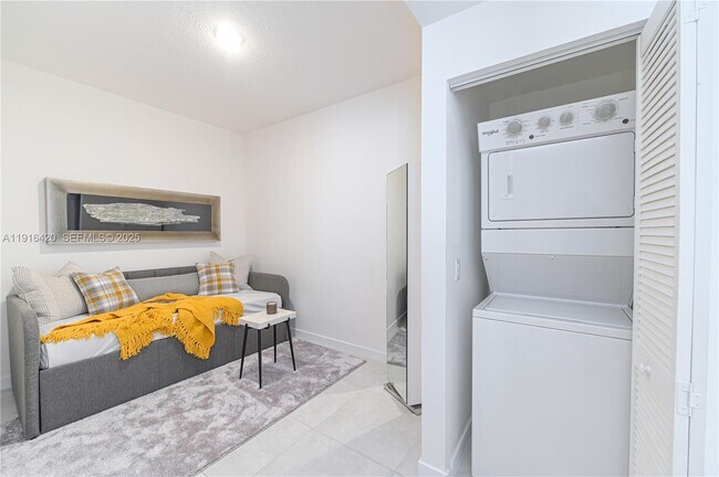 Building Photo - 514 SW 22nd Ave