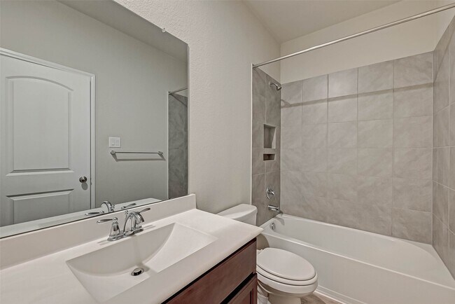 Building Photo - 14111 Lake Lodge Dr