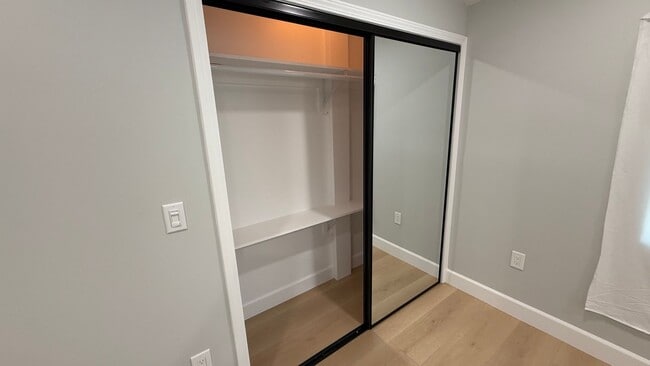 Building Photo - EPIC REA: Charming 2 Bed/ 1 Bath Home in Oakland’s Foothill Neighboorhood