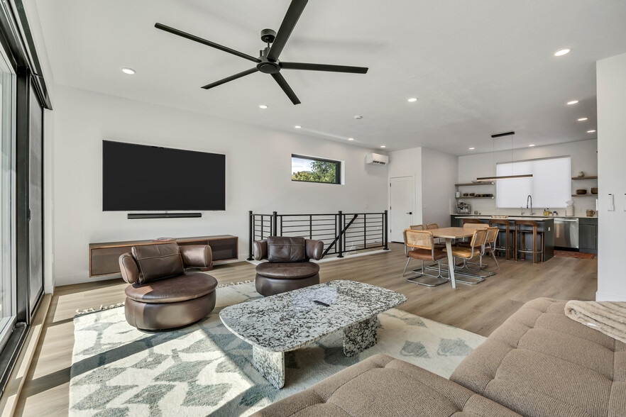 Building Photo - 833 S 800 E