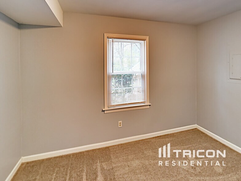 Building Photo - 175 Freestone Dr