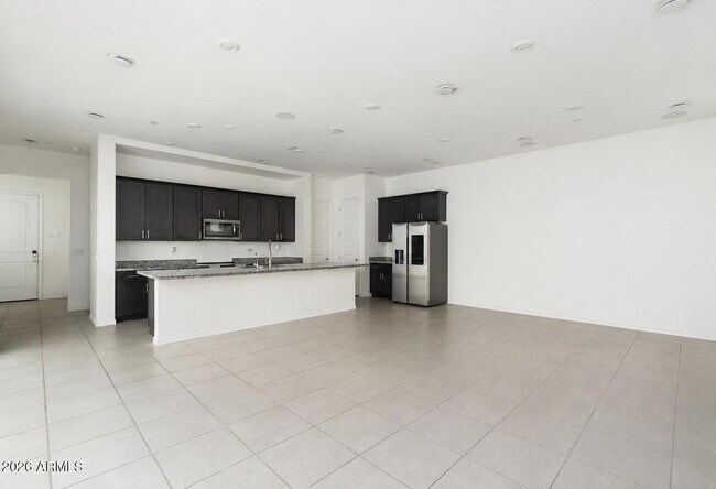 Building Photo - 221 E Balsam Dr