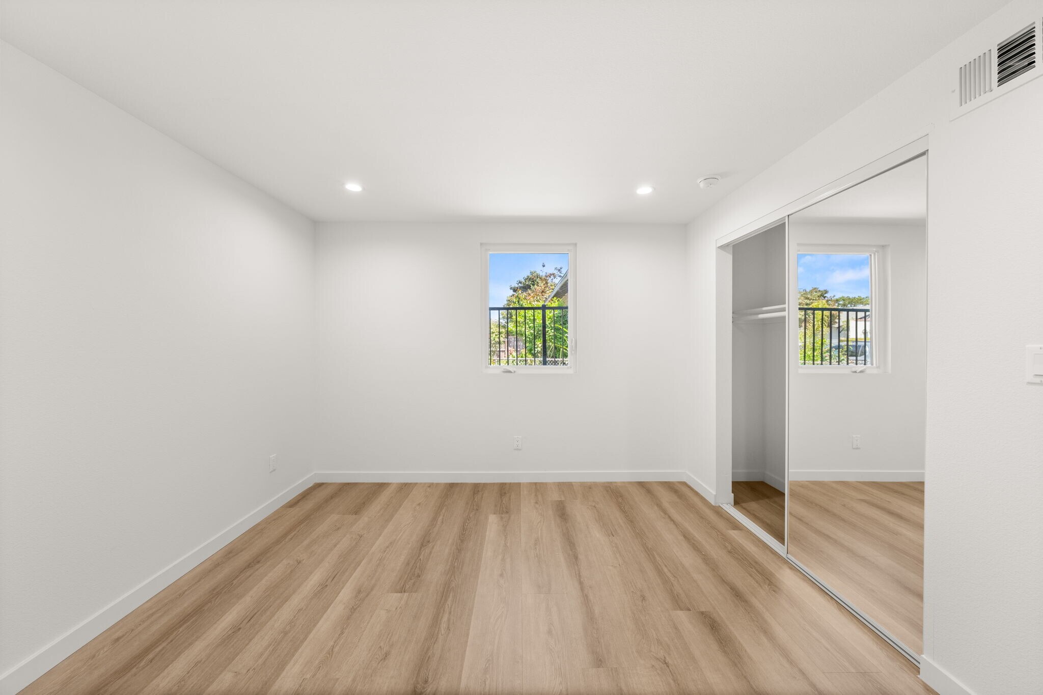Building Photo - 4700 S Gramercy Pl