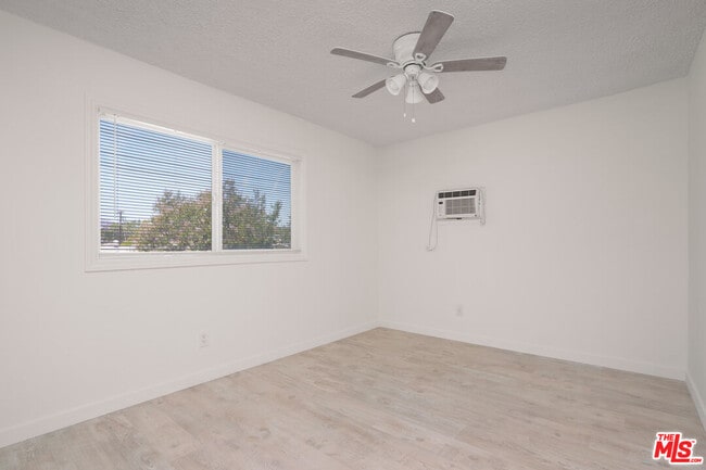 Building Photo - 1361 Riverside Dr