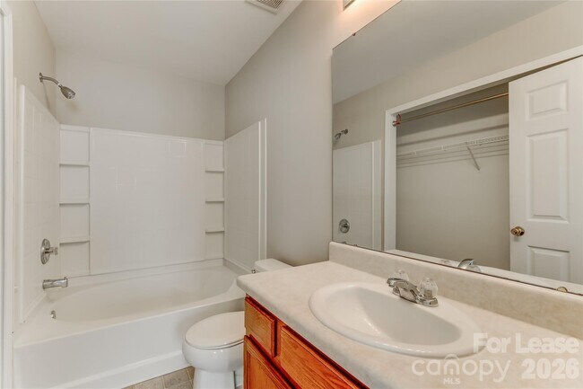 Building Photo - 524 Stillgreen Ln