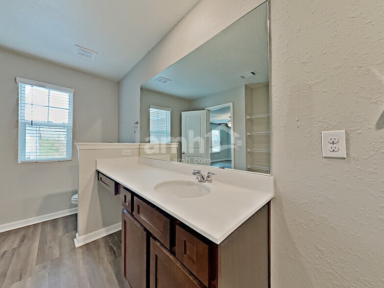 Building Photo - 4885 Bridle Path