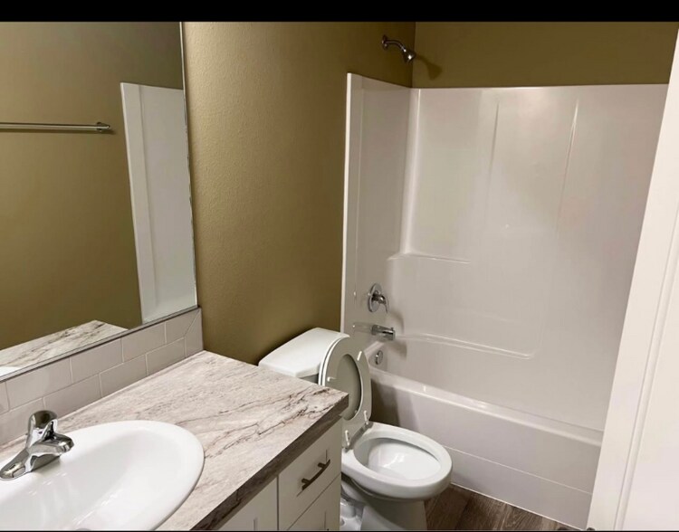 Building Photo - 216 E Montmorency Blvd