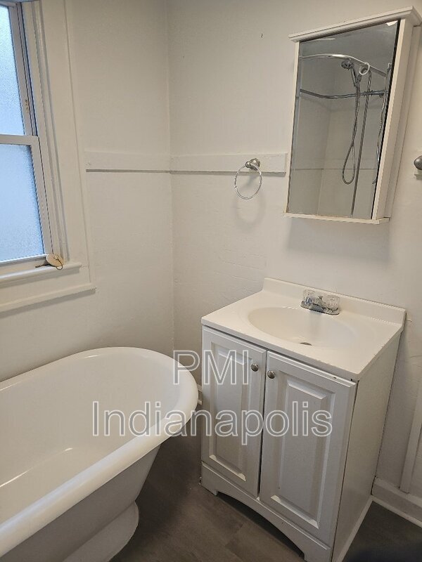 Building Photo - 1305 36th St