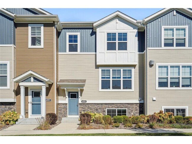 Primary Photo - 6993 Huckleberry Dr