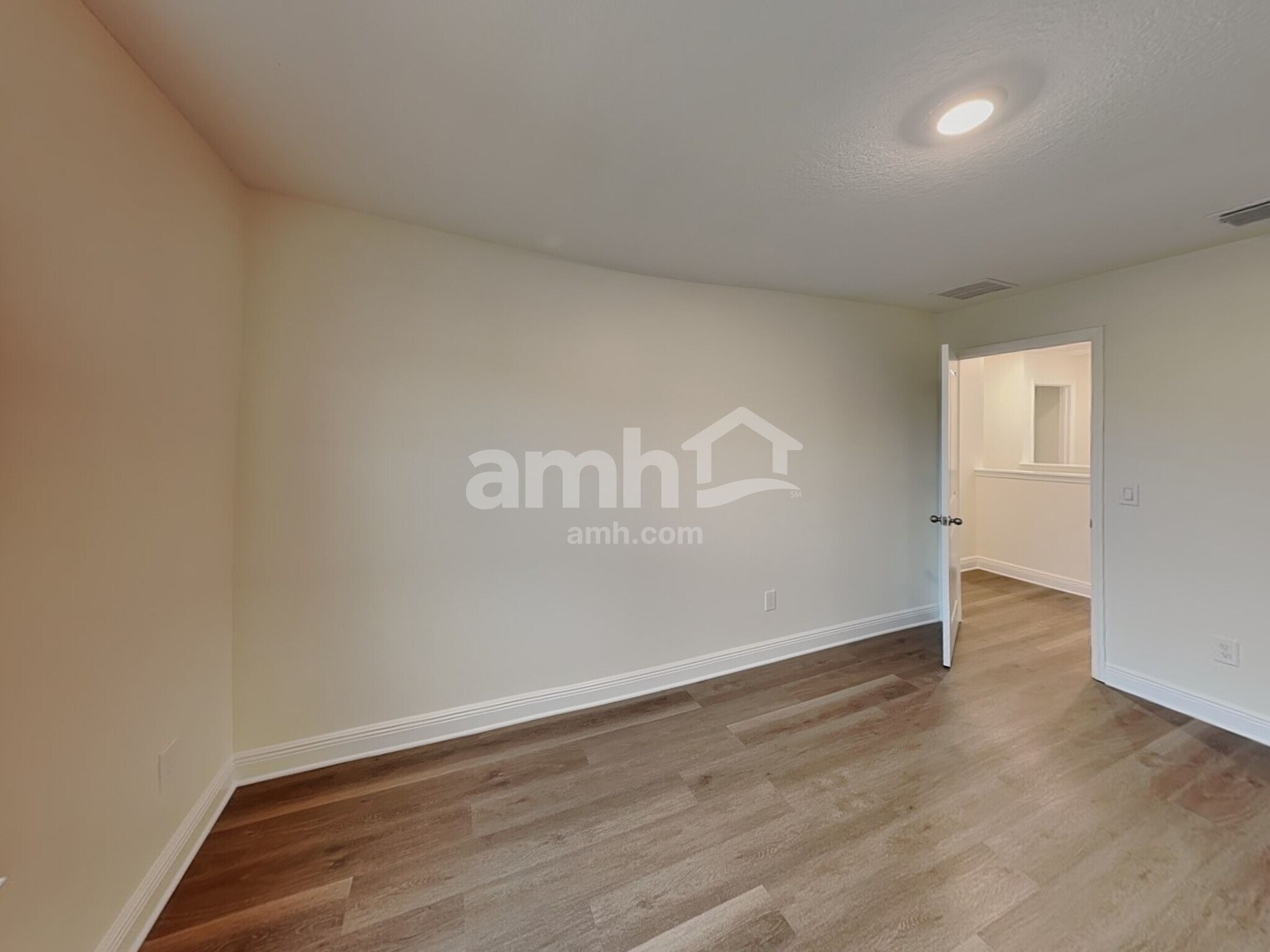 Building Photo - 5986 Pinewood Ests Dr